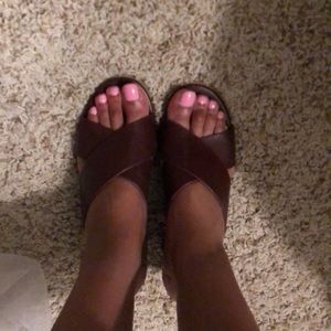 Maroon open toe heel